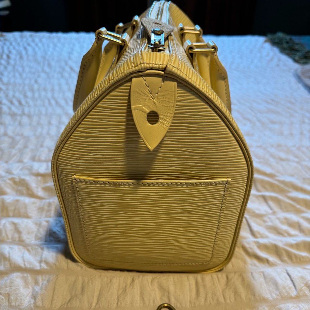 LOUIS VUITTON CLASSIC SPEEDY 25 EPI LEATHER HANDBAG - Picture 2 of 16